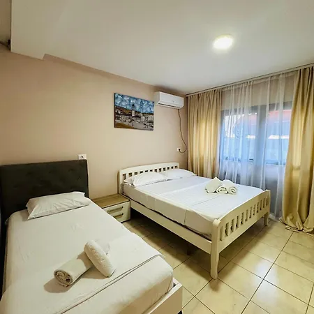 Pazari I Ri: Cozy * Tirana