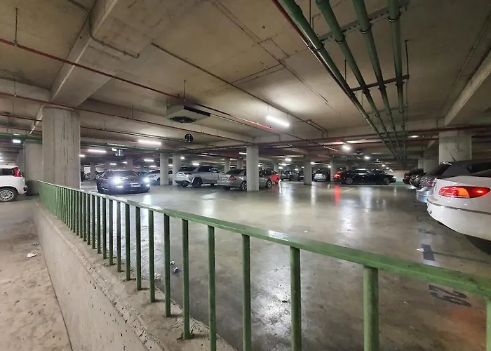 Pazari I Ri: Cozy * Tirana