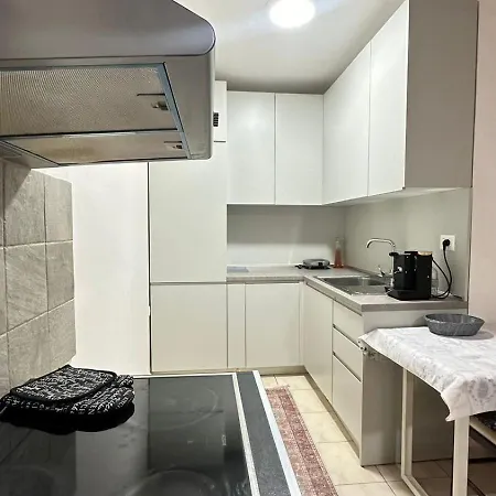 Pazari I Ri: Cozy טיראנה